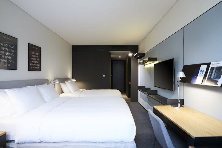 Room 12 of 30