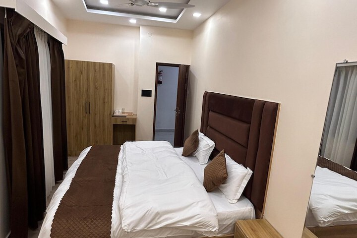 Room 10 of 51