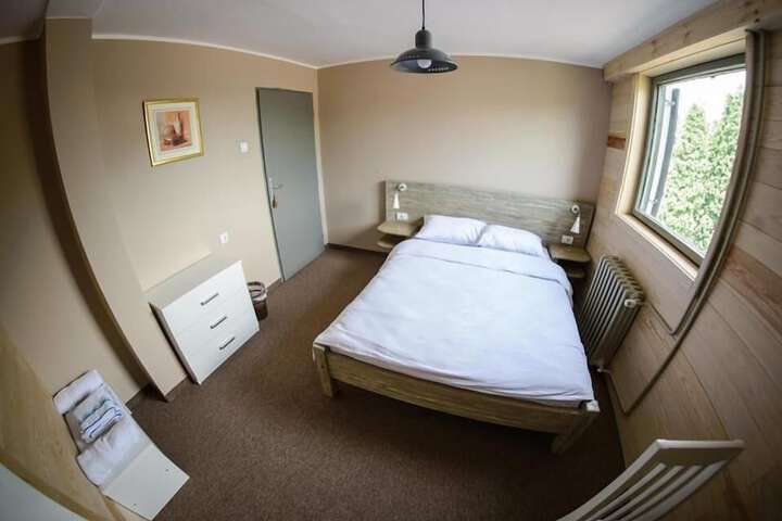 Room 6 of 20