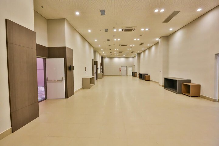 Ballroom/Hall 27 of 33