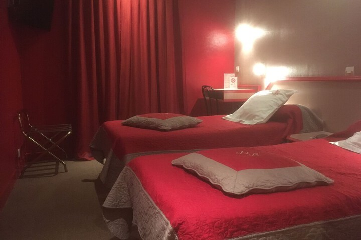 Room 9 of 26