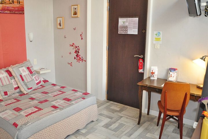 Room 6 of 82