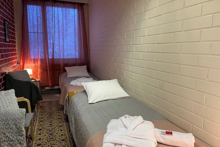 Room 16 of 108