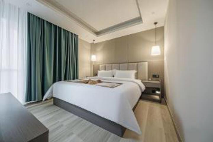 Room 9 of 10