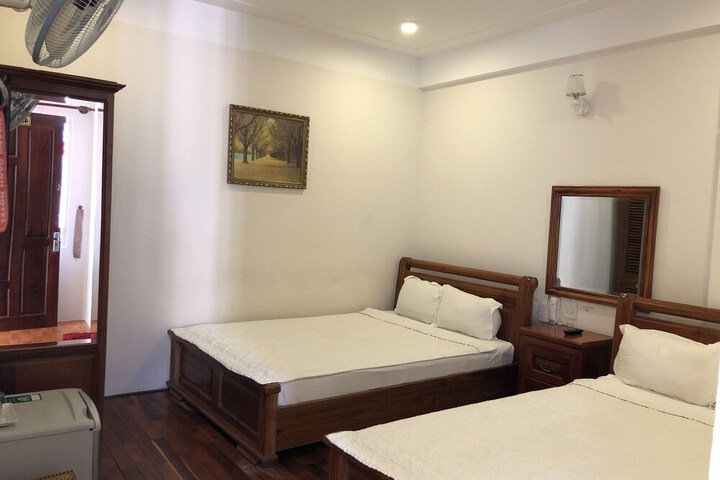 Room 11 of 25