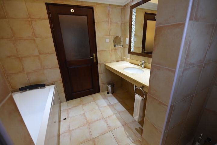 Room 30 of 82