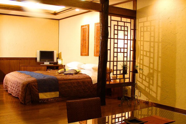 Room 18 of 74