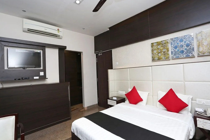 Room 3 of 20