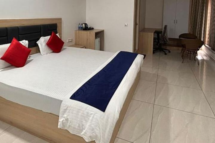Room 10 of 31