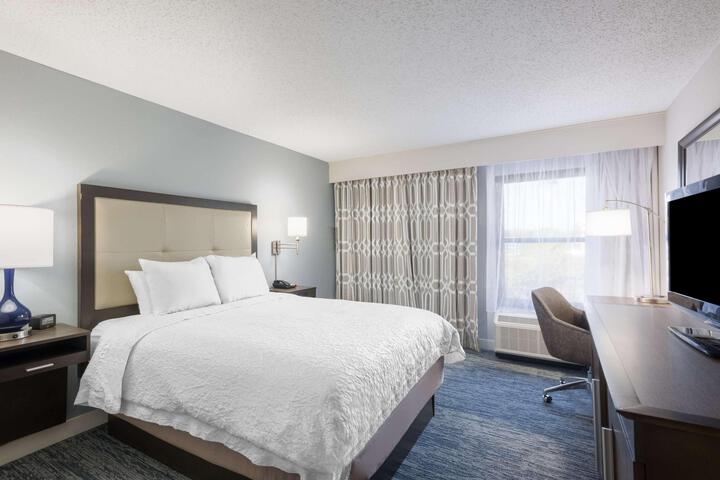 2 Queen Beds with Refrigerator (4 of 16)