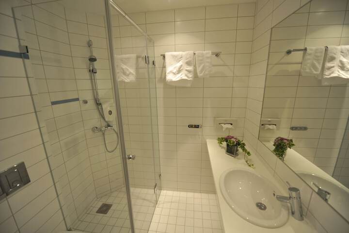 Room 42 of 73