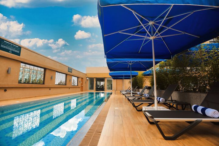 Hotel Pool
