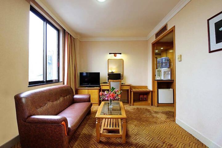 Room 22 of 38