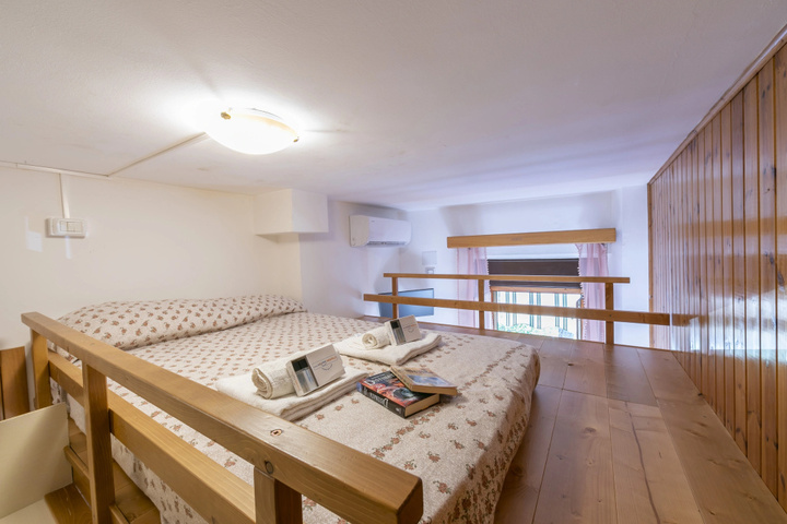 Room 4 of 15