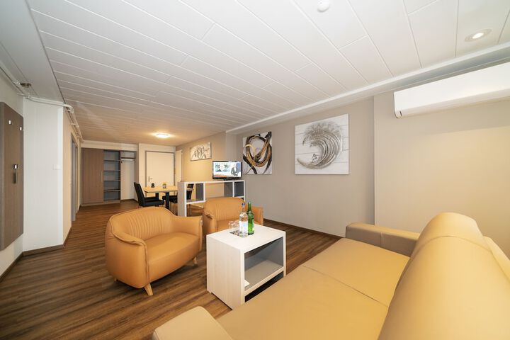 Room 44 of 146