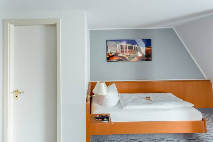 Room 5 of 37