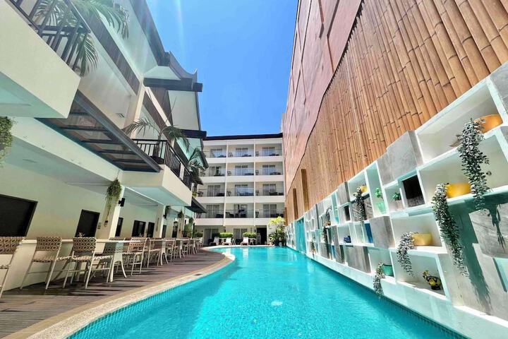 Pools & Facilities
