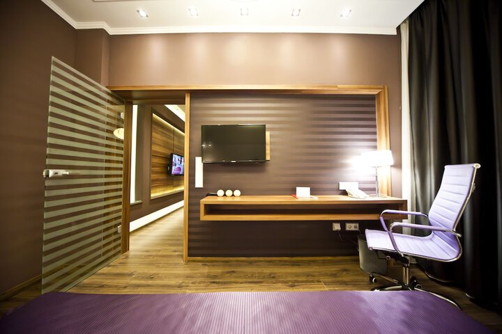 Room 27 of 44