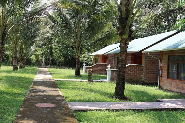 Room 6 of 8