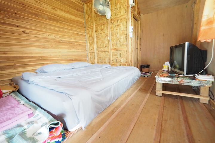 Room 8 of 25