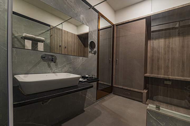 Room 14 of 19
