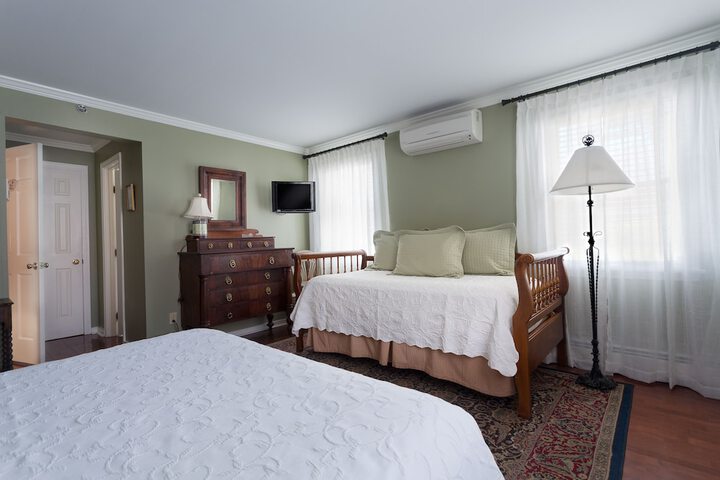 Room 25 of 48
