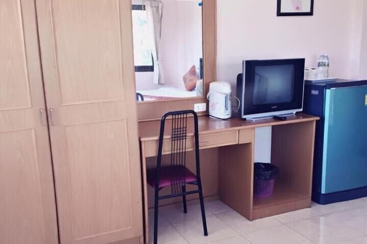 Room 15 of 48