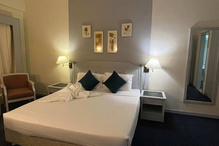 Room 143 of 650