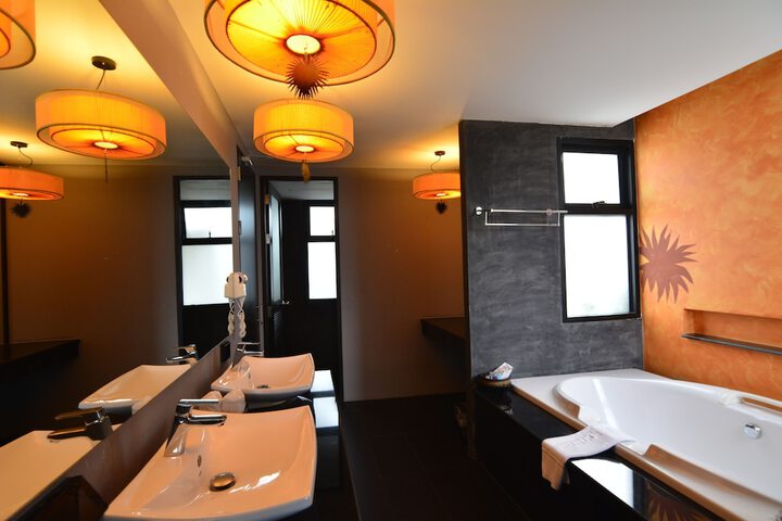 Room 73 of 146
