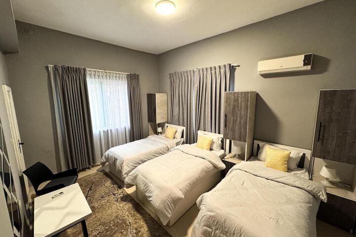 Room 8 of 32