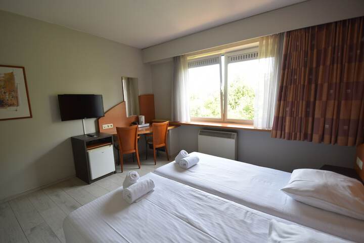Room 42 of 75