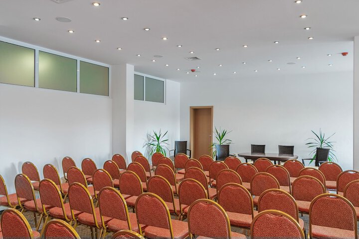 Business Center 21 of 27
