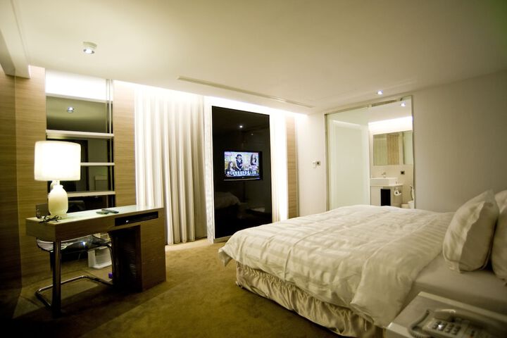 Room 7 of 64