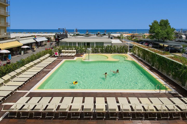 Hotel with Pool