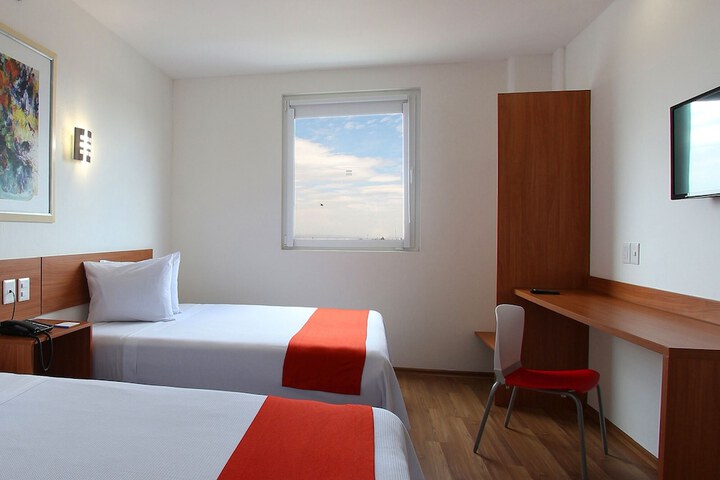 Room 7 of 64