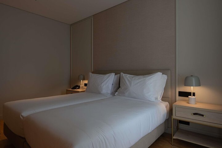 Room 11 of 105