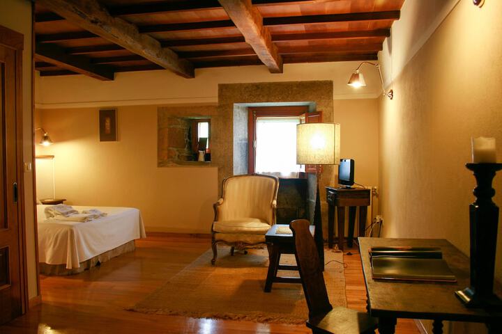 Room 7 of 16