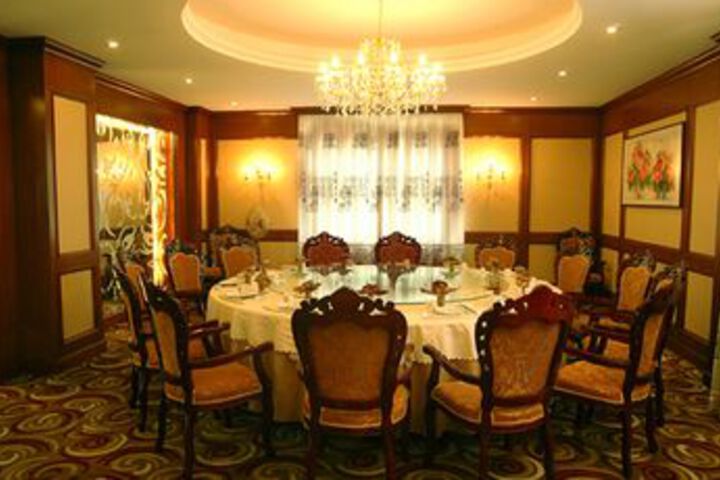 Dining 18 of 20