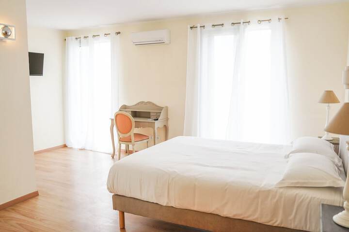 Room 7 of 32