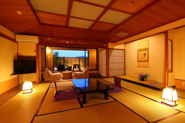 Room 12 of 37