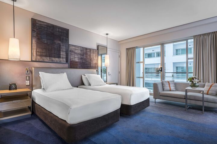 Room 33 of 110