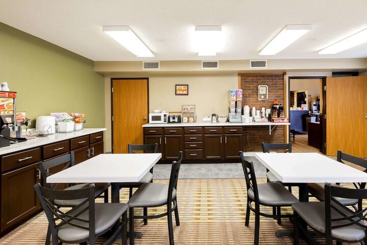 Breakfast/Coffee Service 12 of 17