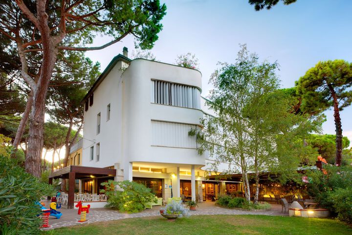 Hotel Exterior 102 of 107
