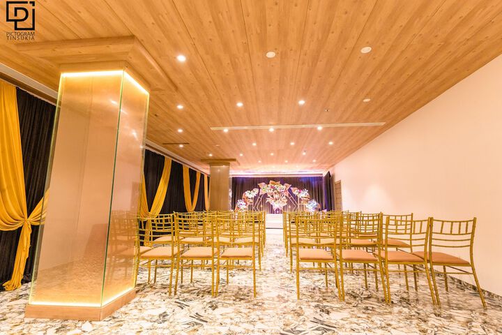 Ballroom/Hall 28 of 45