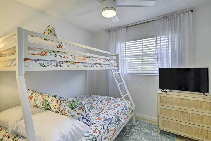 Room 5 of 16