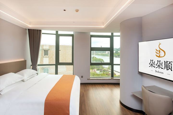 Room 10 of 95