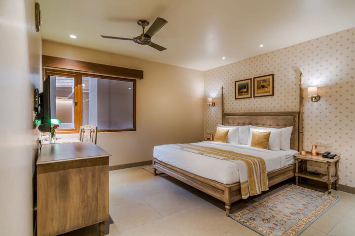 Room 2 of 27
