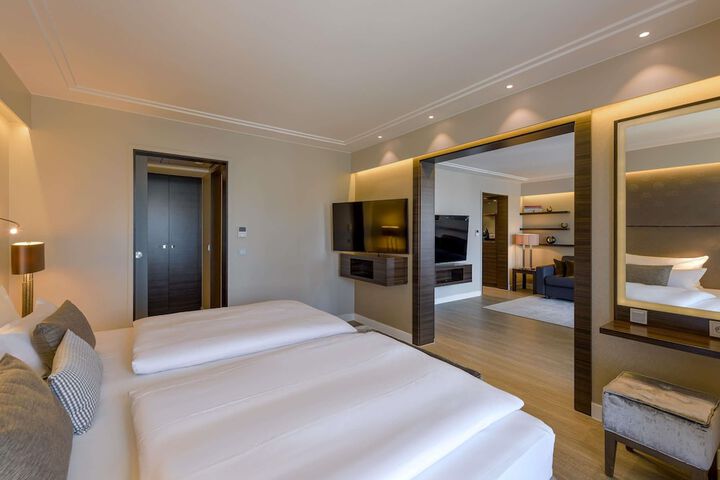 Room 53 of 159