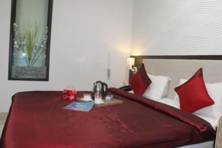 Room 8 of 25