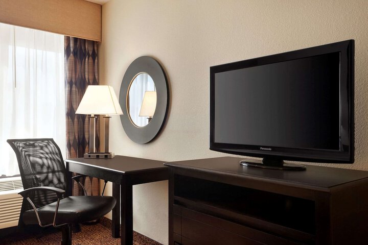 1 King Bed (9 of 9)
